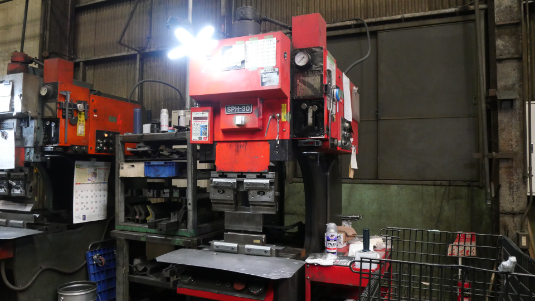 高出力油圧パワープレス「AMADA SPH-30」